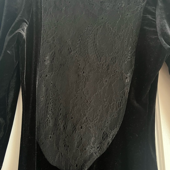 Black dress with lace back - Picture 2 of 3